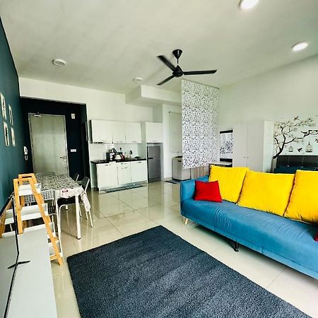 Bella Homestay By Ak Group Сайберджая Экстерьер фото